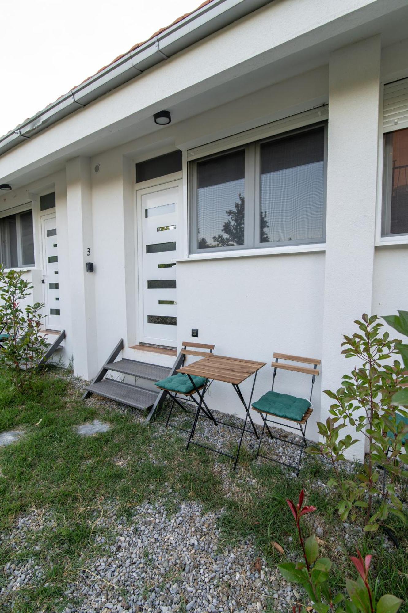 Flamingo With Free Parking Apartment *